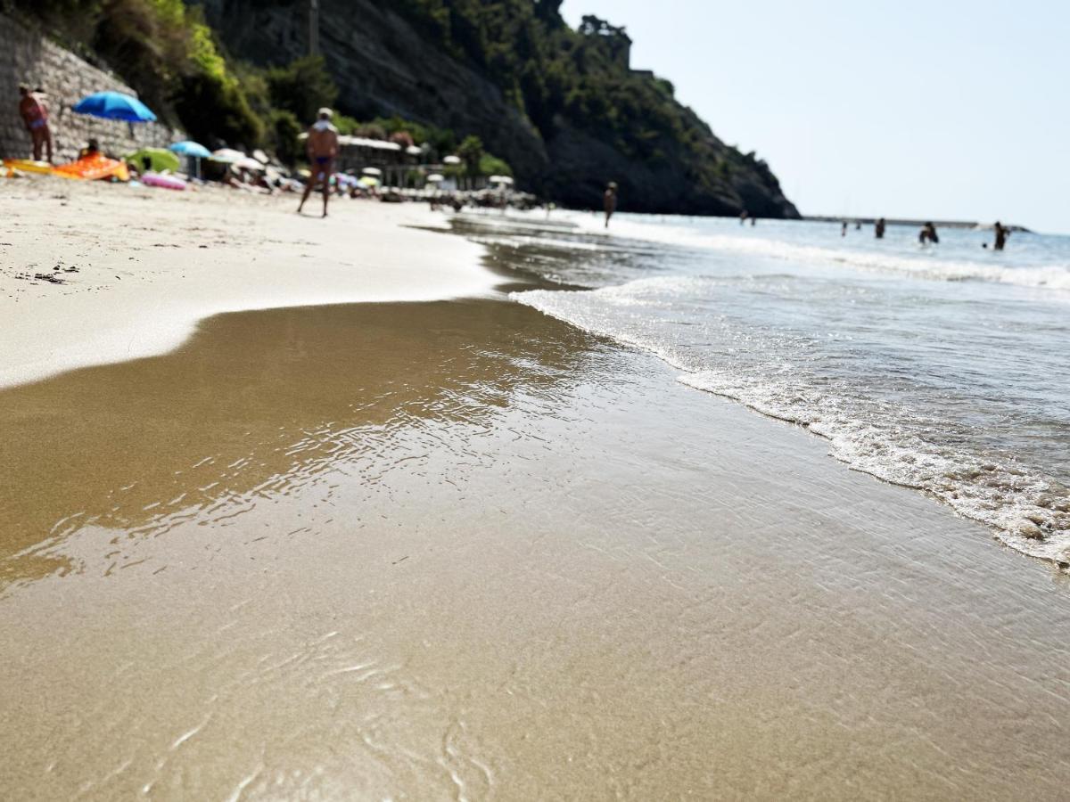 Appartamento Al Mare Βεντιμίλια Εξωτερικό φωτογραφία