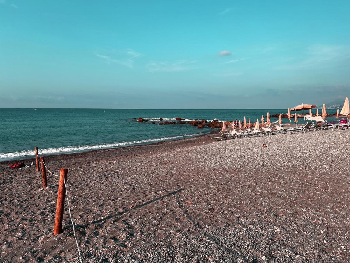 Appartamento Al Mare Βεντιμίλια Εξωτερικό φωτογραφία
